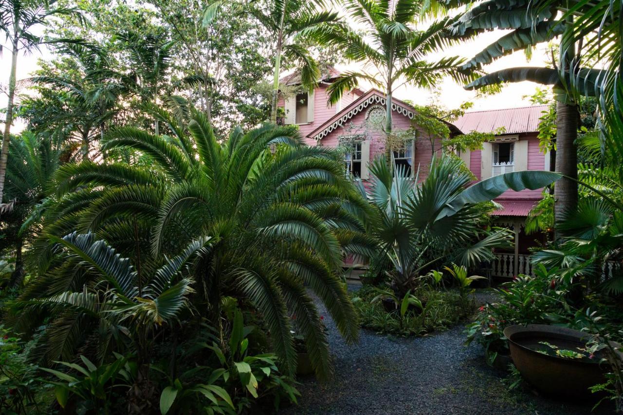 Pink Plantation House Hotel คาสทรีส ภายนอก รูปภาพ